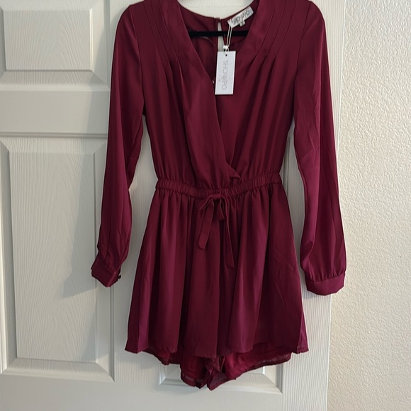 Size 10 Showpo wine colored romper - Picture 1 of 6